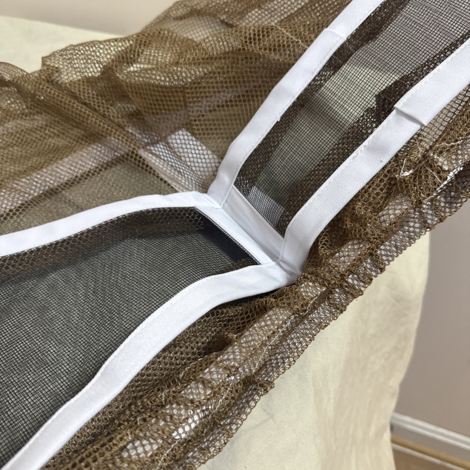 Honey Bee Square Protective Veil Folding For Round Hat! Zipper Bottom! Stained!