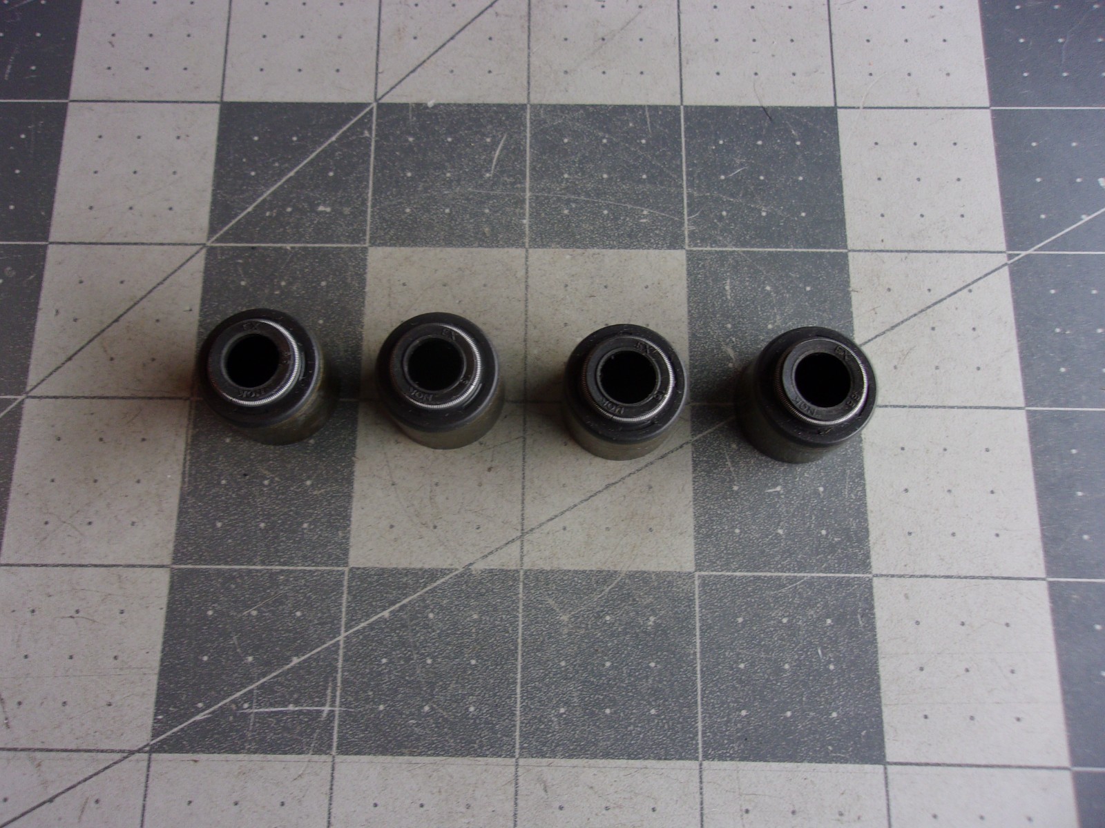 PEP UY0417 (4) Valve Stem Seals