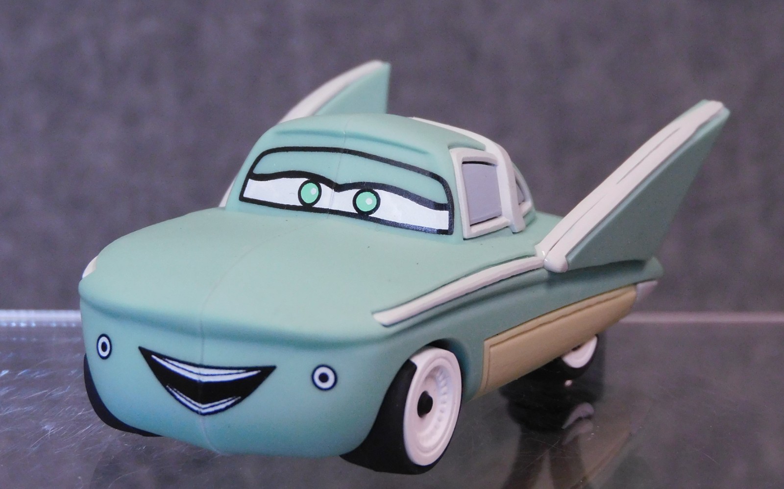 Disney Cars NEW * Flo Clip - Chase * Blind Bag Key Chain Monogram