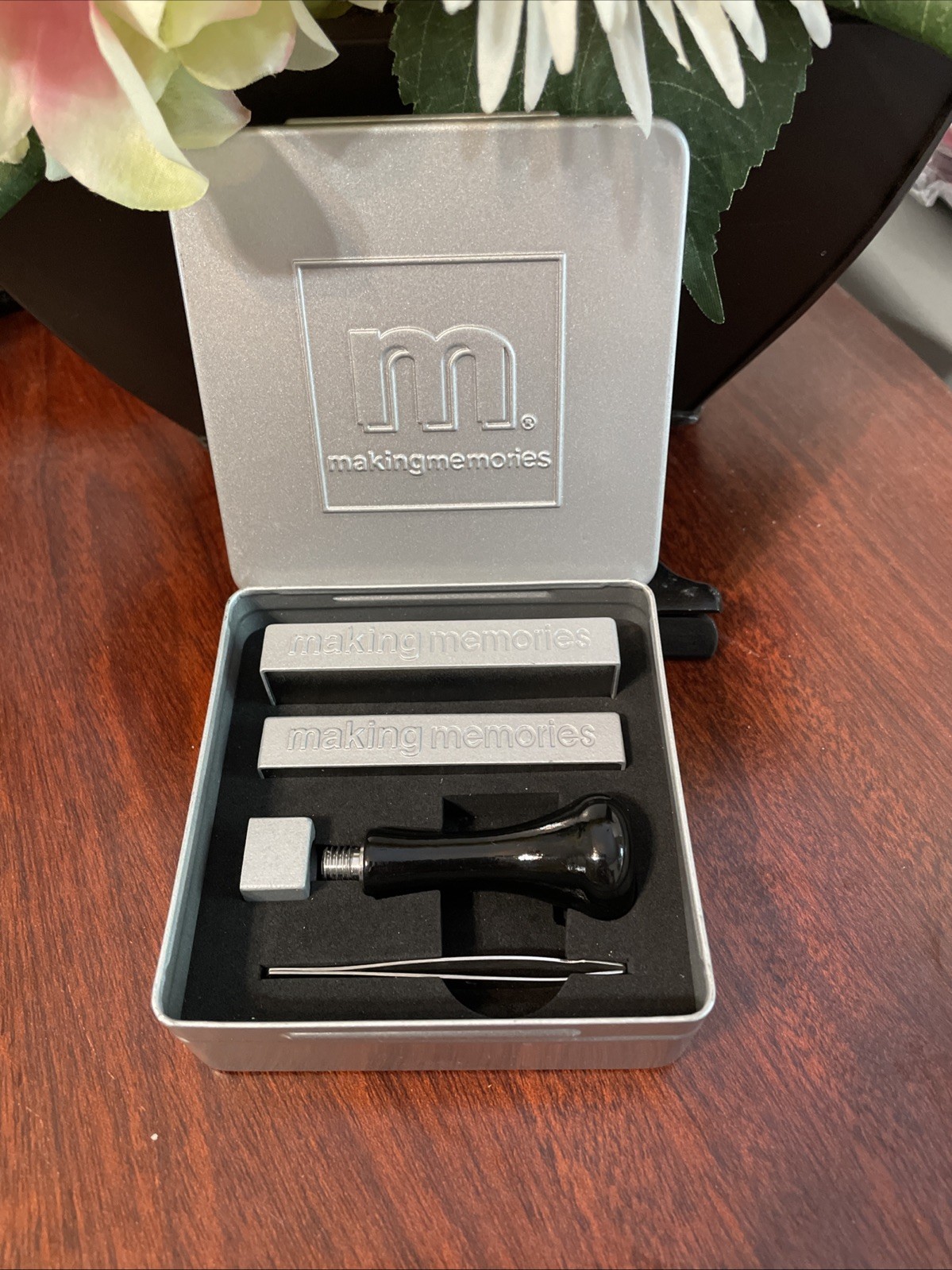 Making Memories 5 Piece Magnetic Metal Tool Kit in Metal Tin
