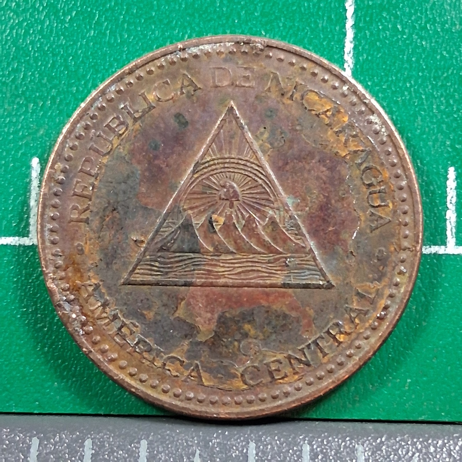 2007 Nicaragua 25 Centavos Coat of Arms / Beaded Border Brass-Clad Coin