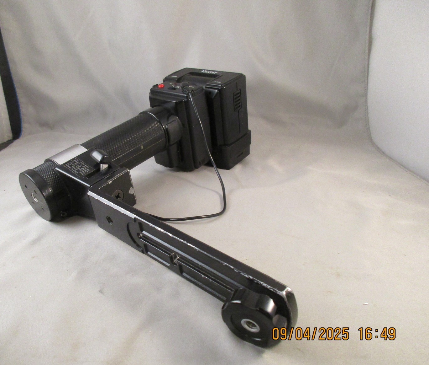 Vivitar 3900 Auto Thyristor Flash w/bracket, cable & block used good condition