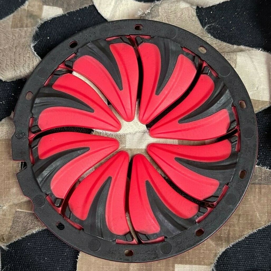 NEW Dye Rotor Quick Feed Lid 6.0 - Black/Red