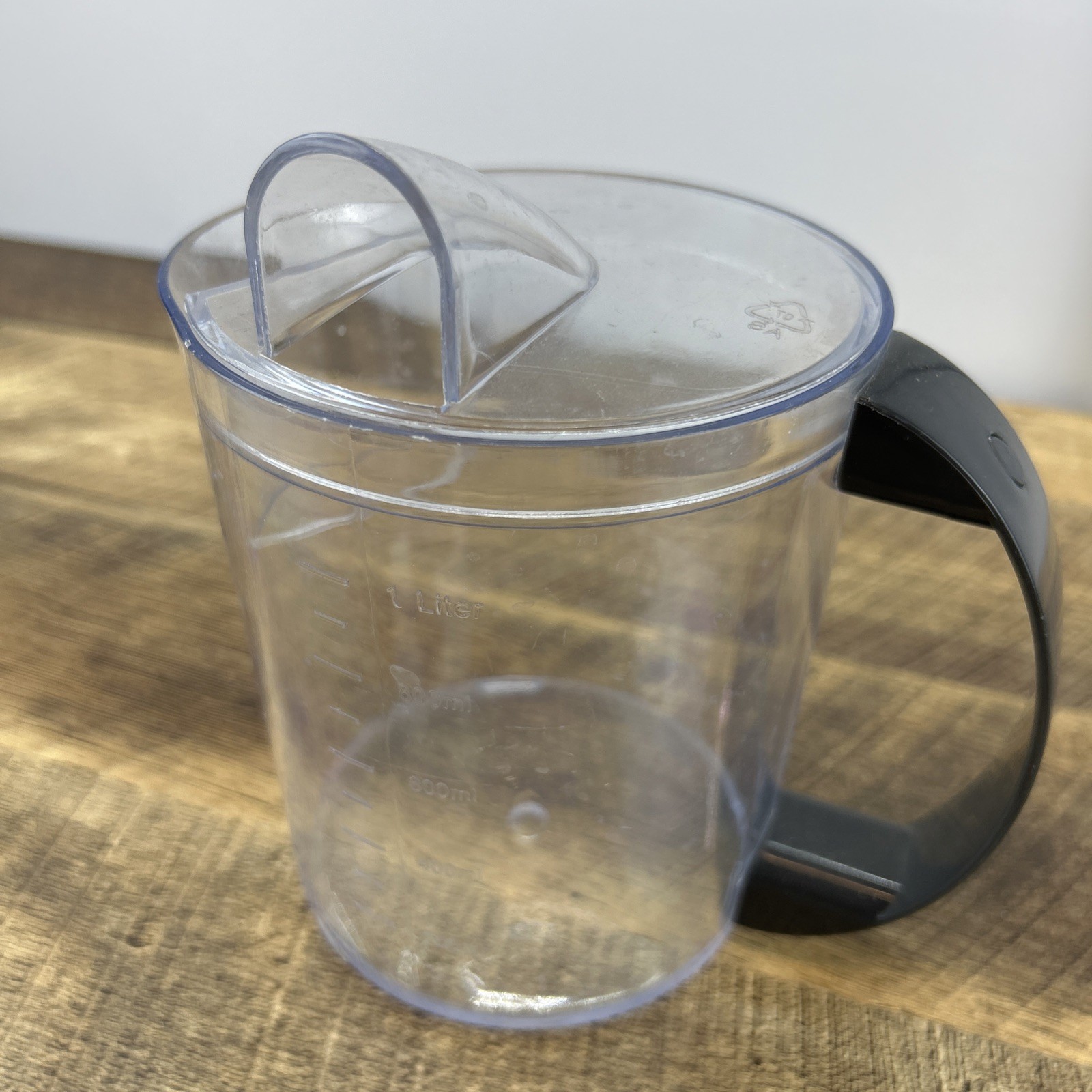 BELLA XJ-12405 High Power 1000w Juice Extractor Pitcher Lid And  Cup