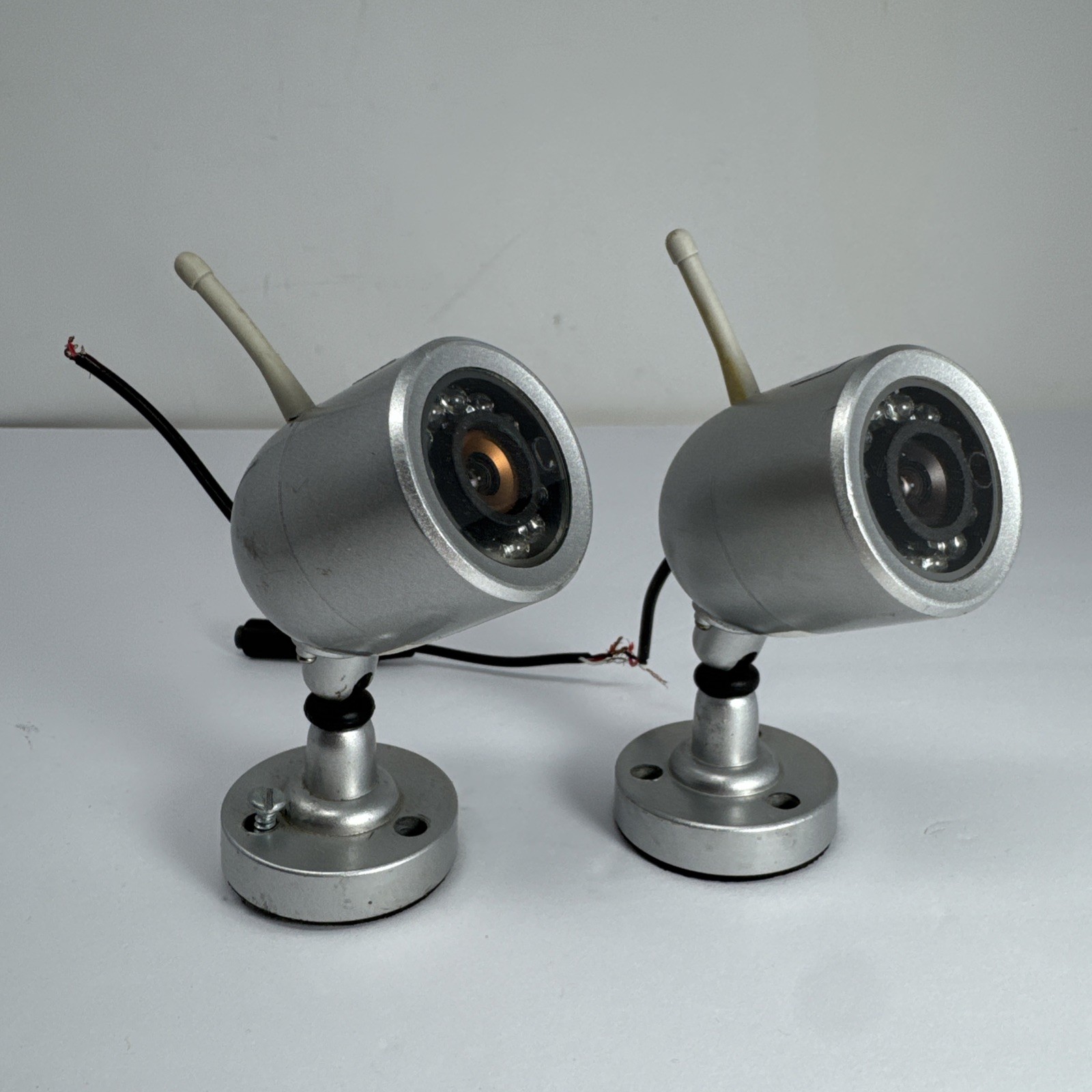 x2 Lorex Silver Security Cameras mc7301 Need To Be Rewired