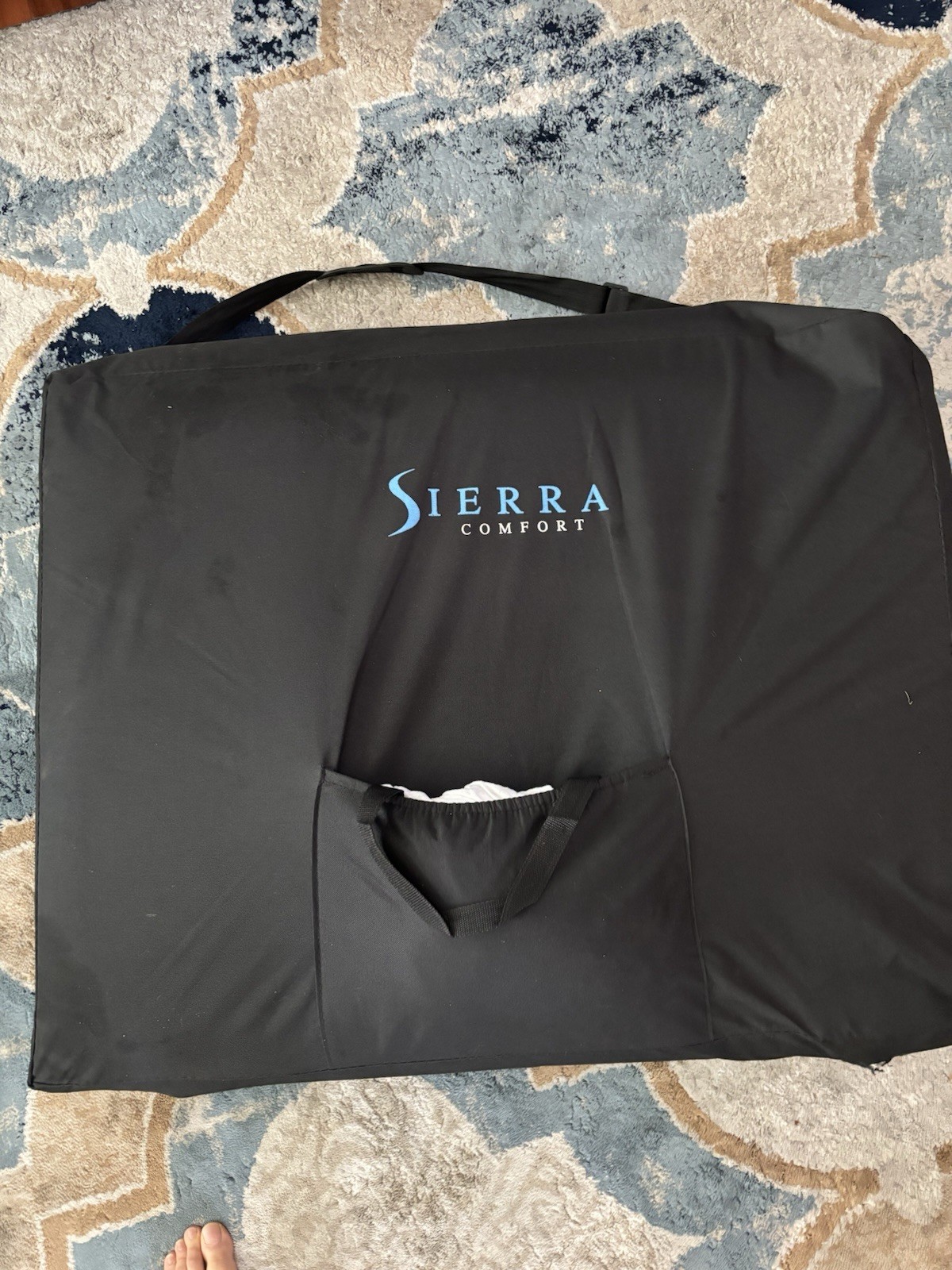 Sports & Fitness Features Sierra Comfort All-inclusive Portable Massage Table