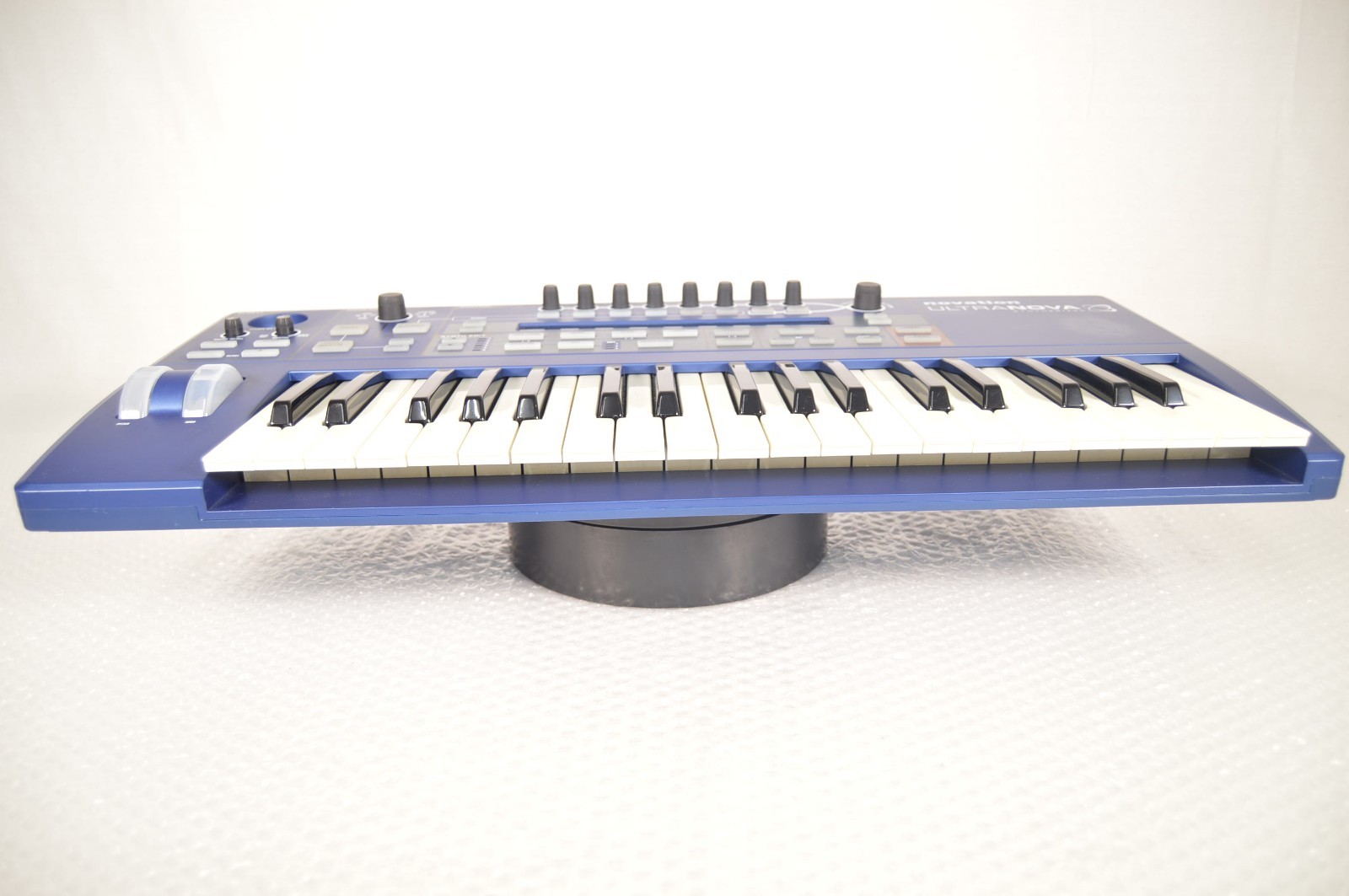 Novation ULTRANOVA Synthesizer Vocoder Blue Keyboard Tested W \ Soft Case Mic