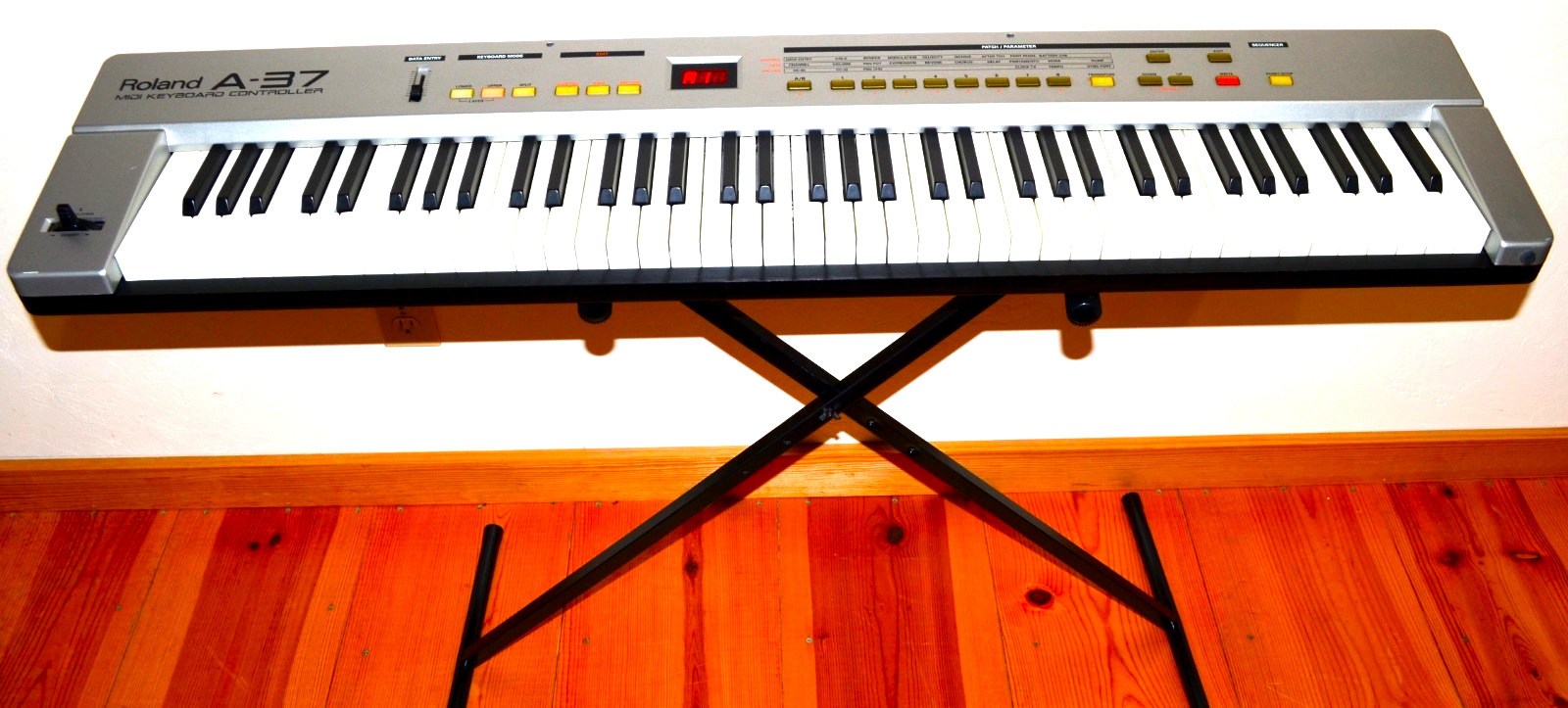 ROLAND A-37 MIDI KEYBOARD CONTROLLER with Stand