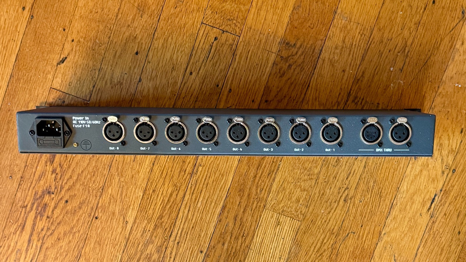 512 DMX 8-port splitter.