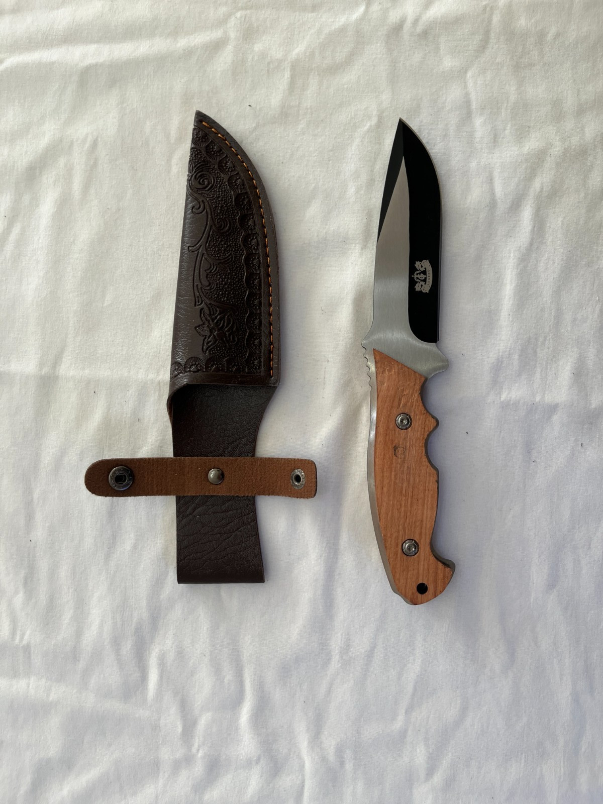 Fixed blade knife and sheath