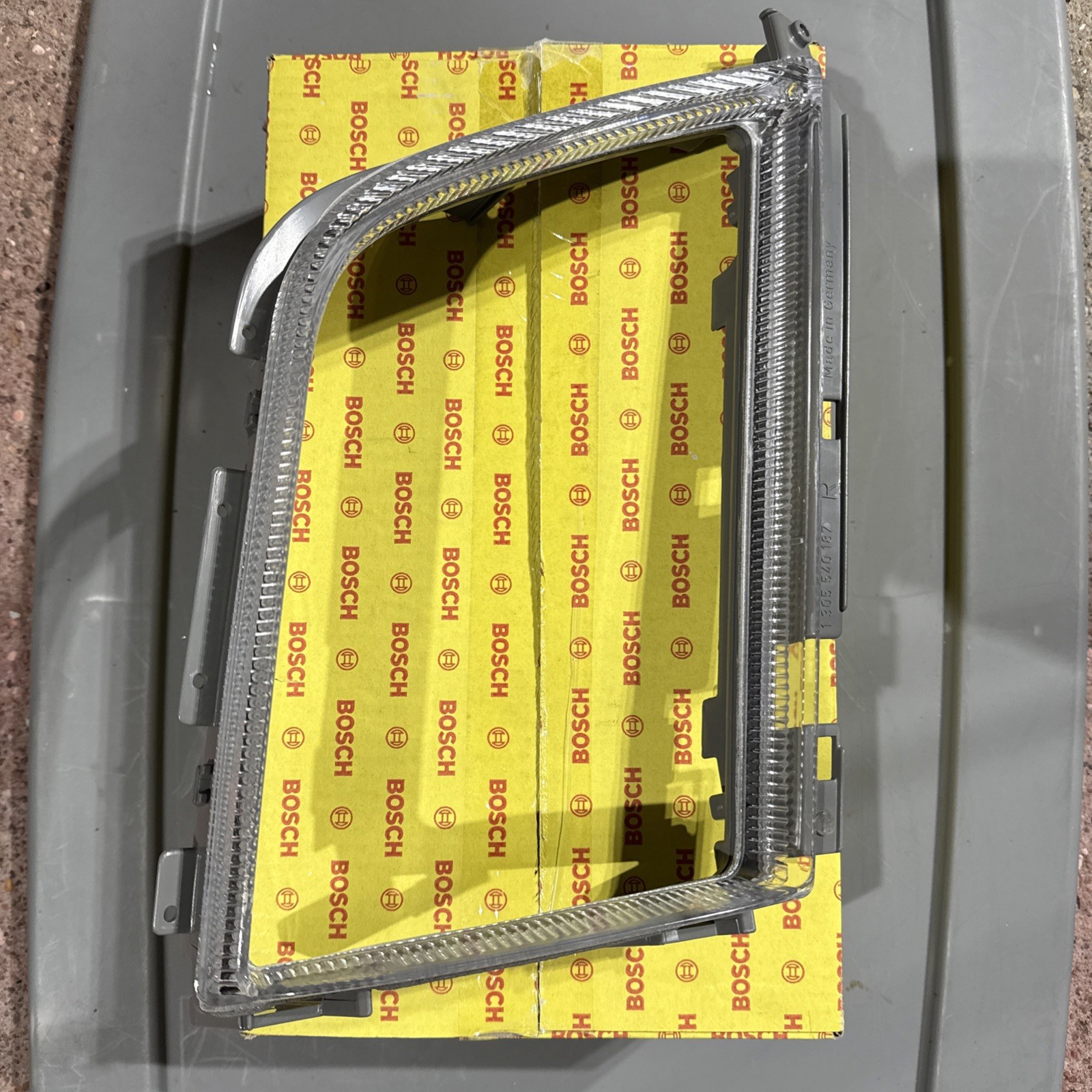 NEW OEM Bosch Mercedes r129 Head Light Bezel Frame passenger RH 1298260459 SL500