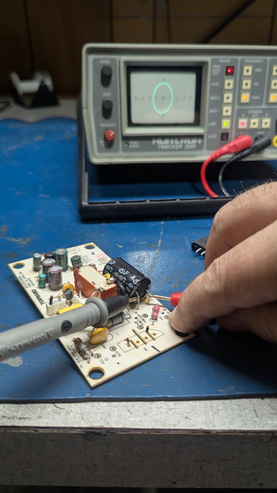 Huntron Tracker 2000 Circuit Analyzer