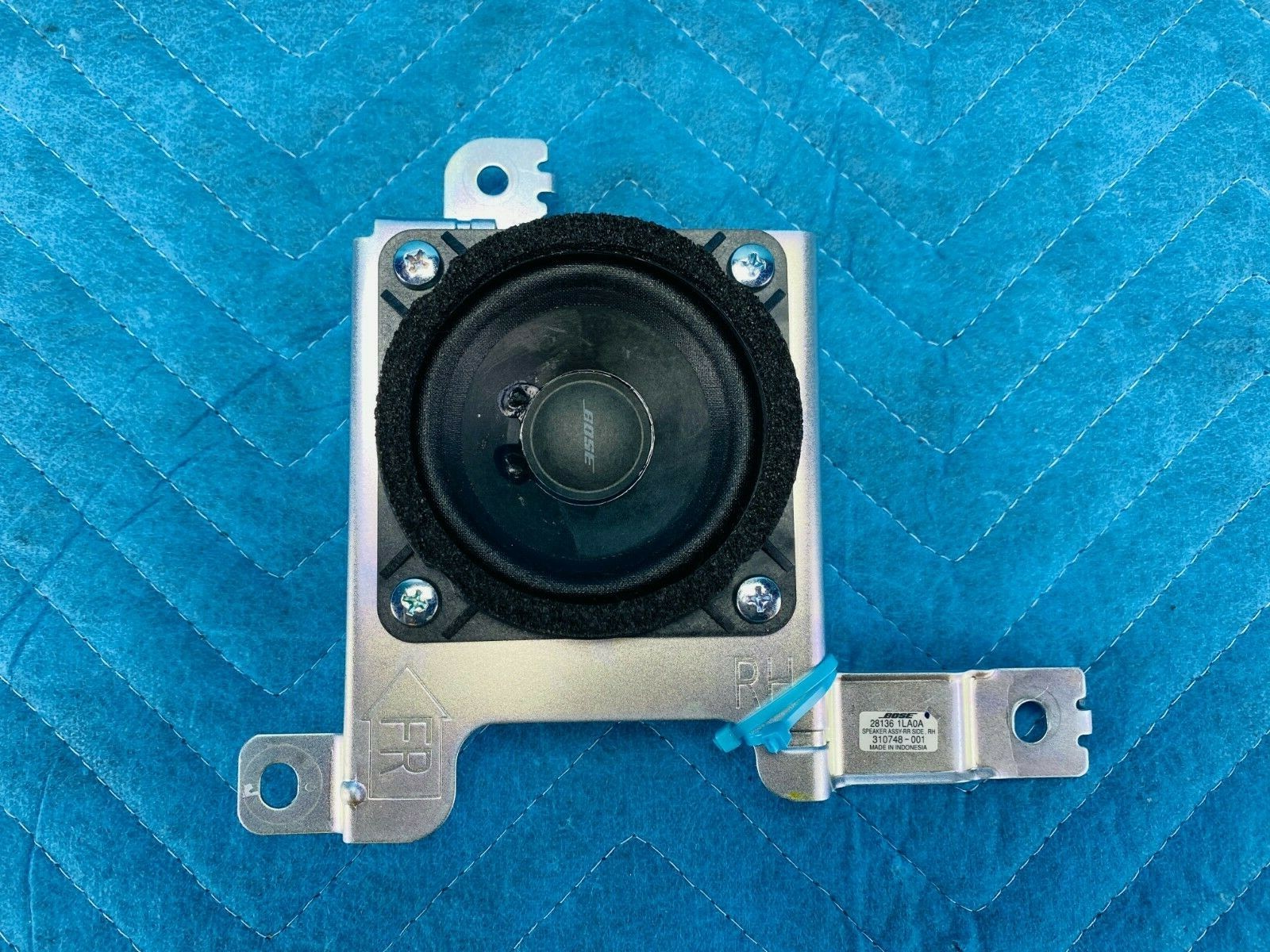 Infiniti QX56 QX80 Armada Rear Roof Speaker Passenger Side 28136-1LA0A OEM