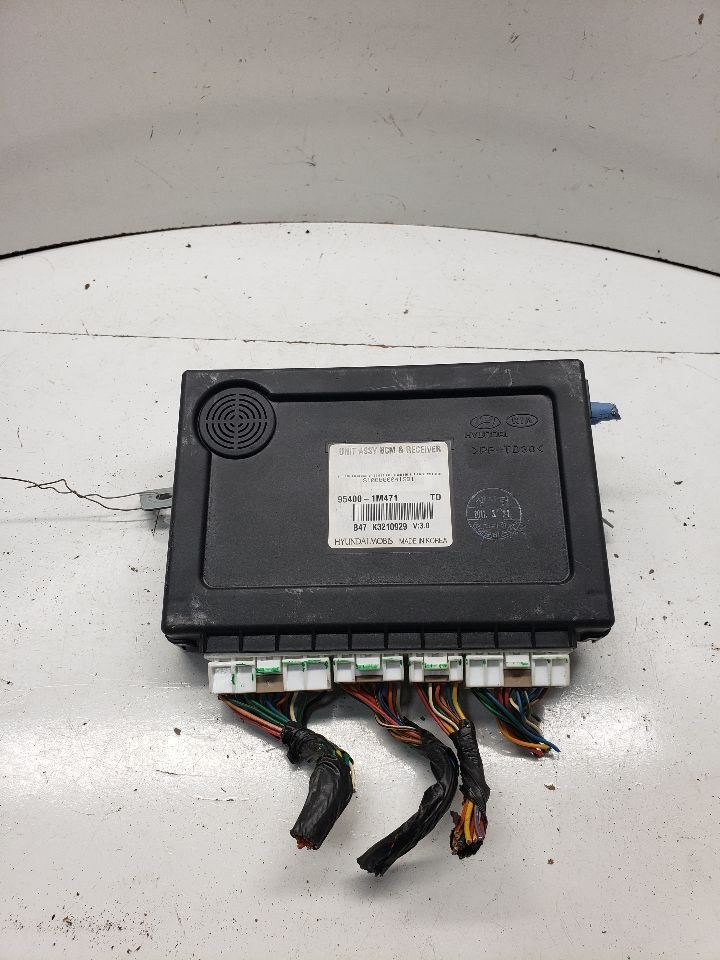 2010-2013 Kia Forte Body Control Module BCM Right Hand Dash OEM 1382395