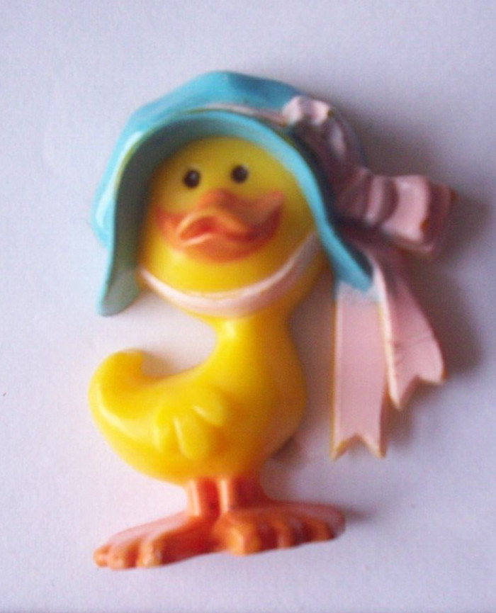 Easter chick in bonnet Hallmark Easter pin