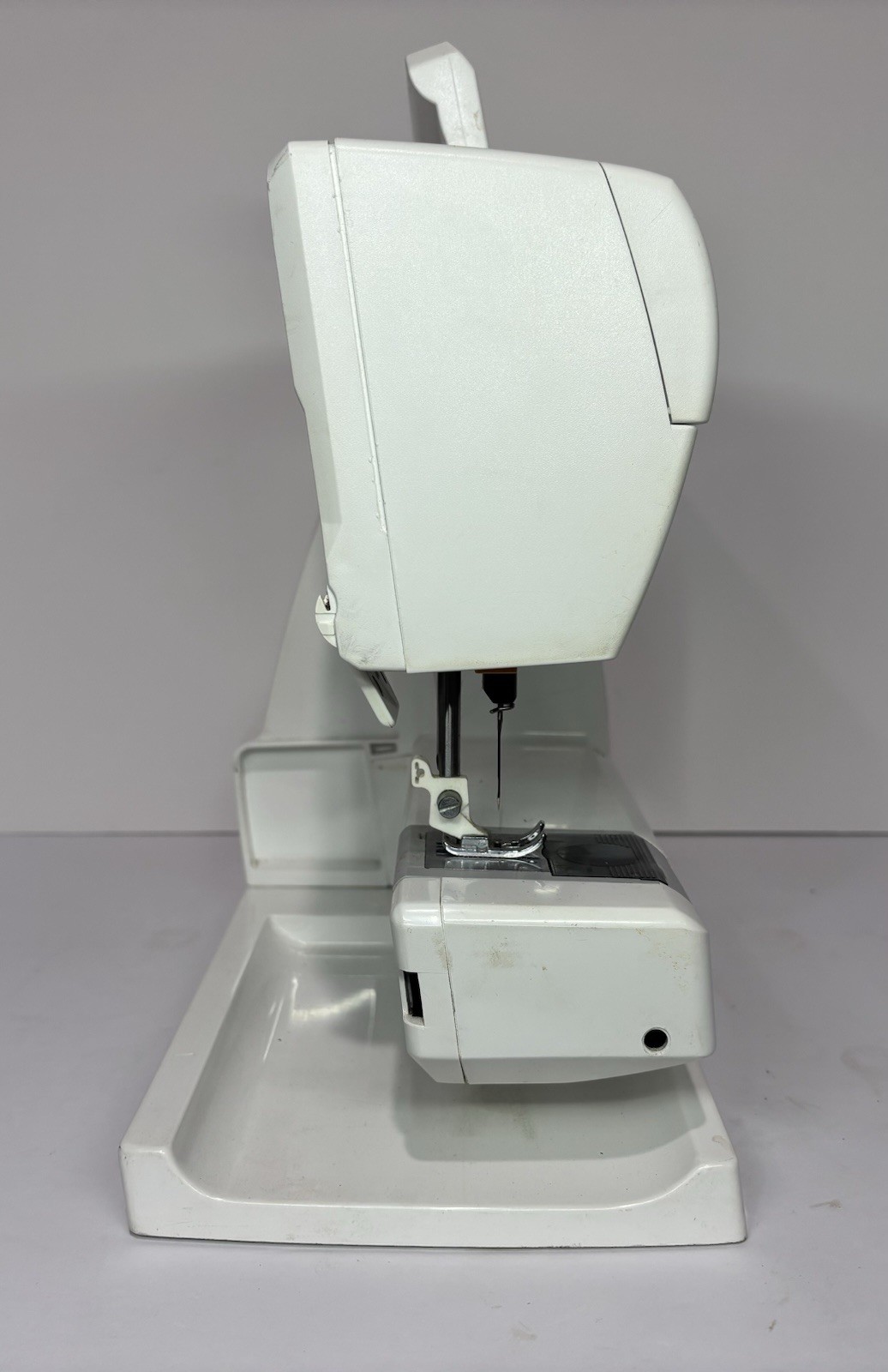 Husqvarna Viking Lily 545 Electronic Sewing Machine