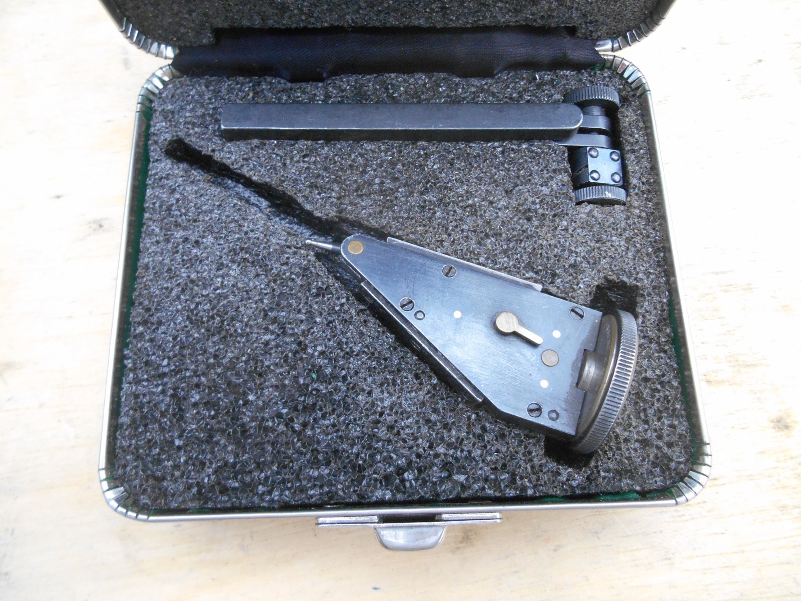 FEDERAL MODEL 5 DIAL INDICATOR , .001"