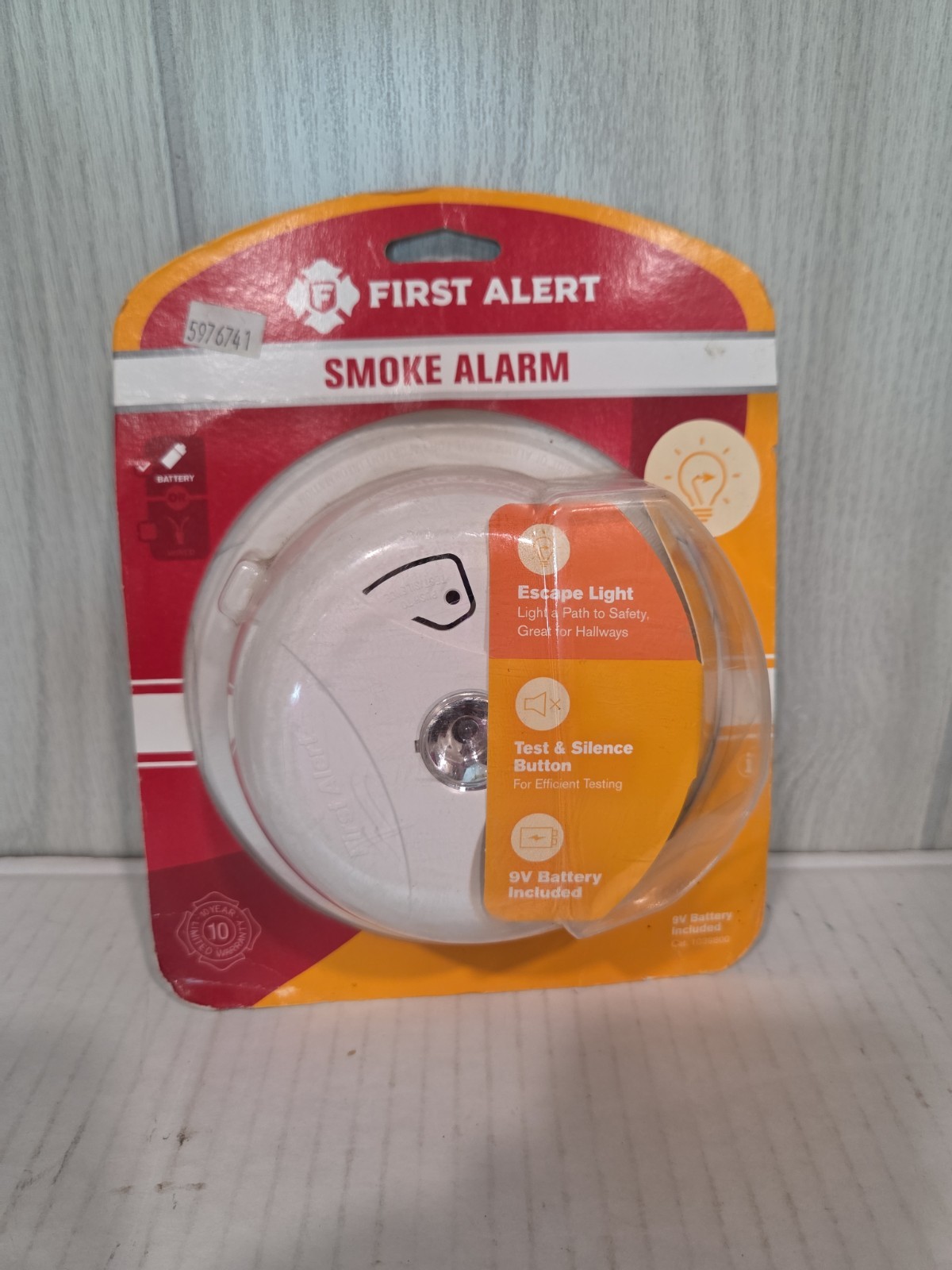 First Alert 1039800 Battery-Powered Ionization Smoke Detector w/ Escape Light