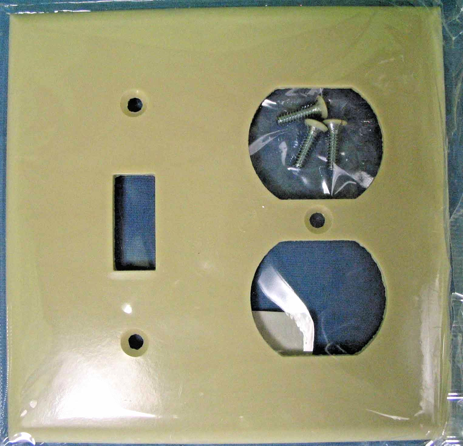 Cooper Switch & Duplex Receptacle Beige Wall Plate 2138V QUANTITY DISCOUNTS #94i