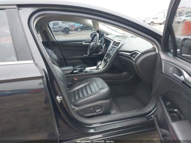 FUSION 2015 Glove Box 4951591