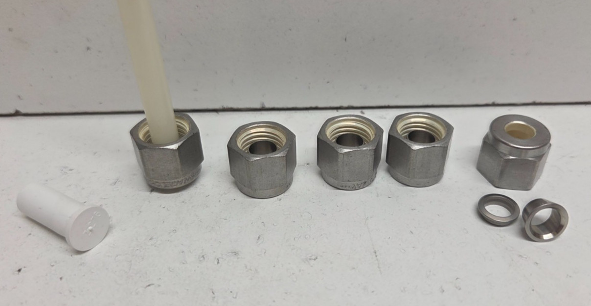 LOT OF 5 NEW NO BOX! SWAGELOK 1/4" TUBE OD NUT & FERRULE SETS SS-400-NFSET