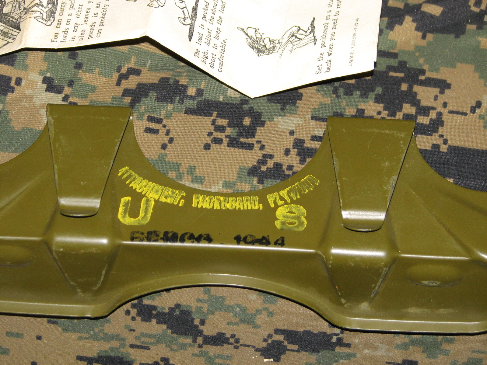 *US military GI WWII dated 1944 packboard shelf!!! w/ instructions NOS unissued