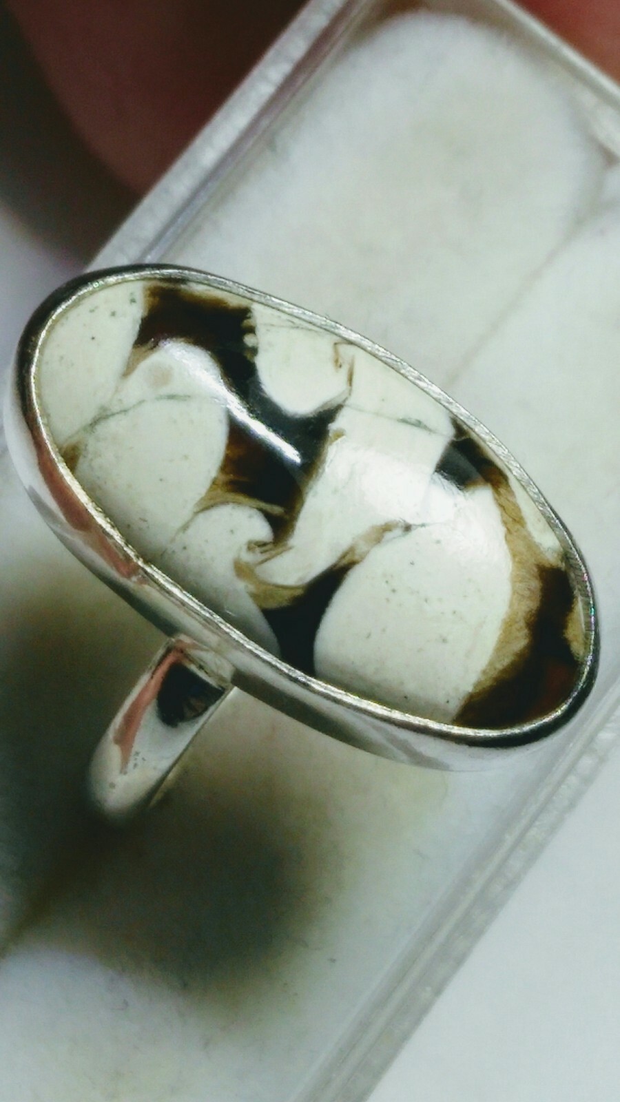 LOVELY NATURAL DALMATIAN PETRIFIED WOOD IN STERLINGSILVER.925 RING SIZE 5.5-5.75