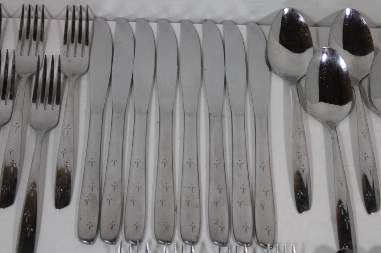 46 Pce. Oneida Stainless Asian Arrow Pattern MCM 1960's - Fork, Knife, Spoon