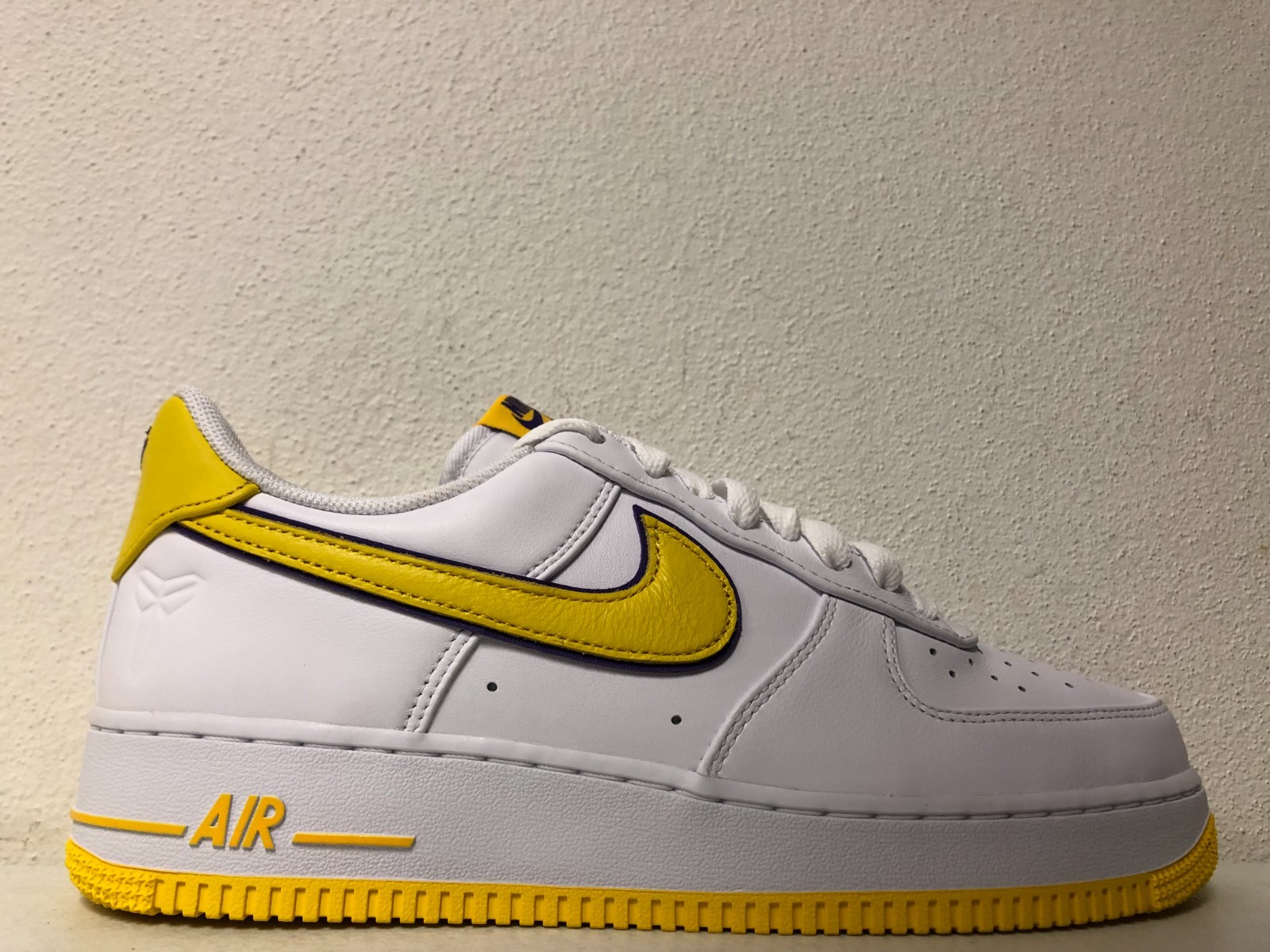 Nike Air Force 1 Low Retro QS Kobe White Varsity Maize FZ1151-100 Size 11.5