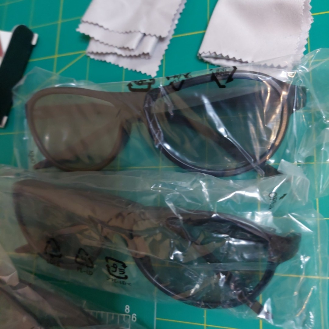 NEW OEM Genuine LG Cinema 3D Glasses FOUR Pairs AG-F310 + Microfibers