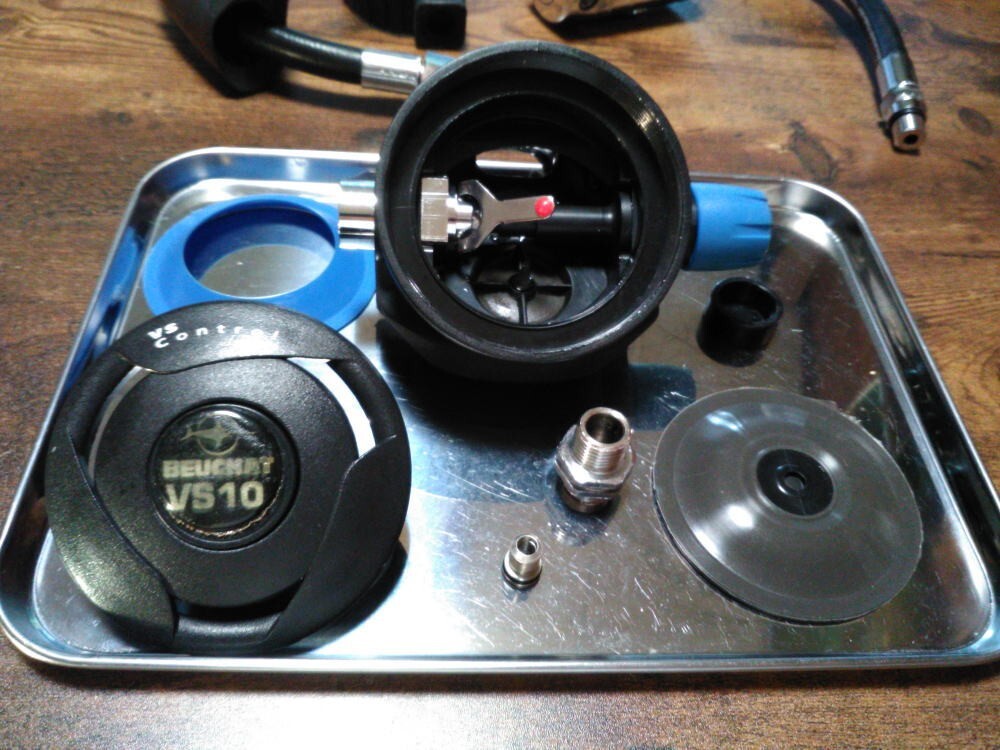 BEUCHAT VS-10 ADJUSTABLE / 941372 SCUBA DIVING REGULATOR.