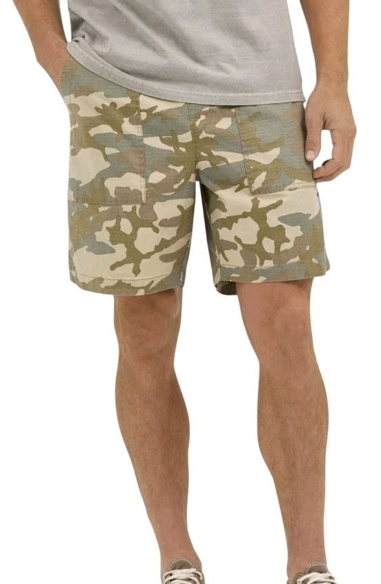 Wrangler Men's Pull-On Relaxed Fit Shorts, Jungle Camo 8", Size XL (40-42)