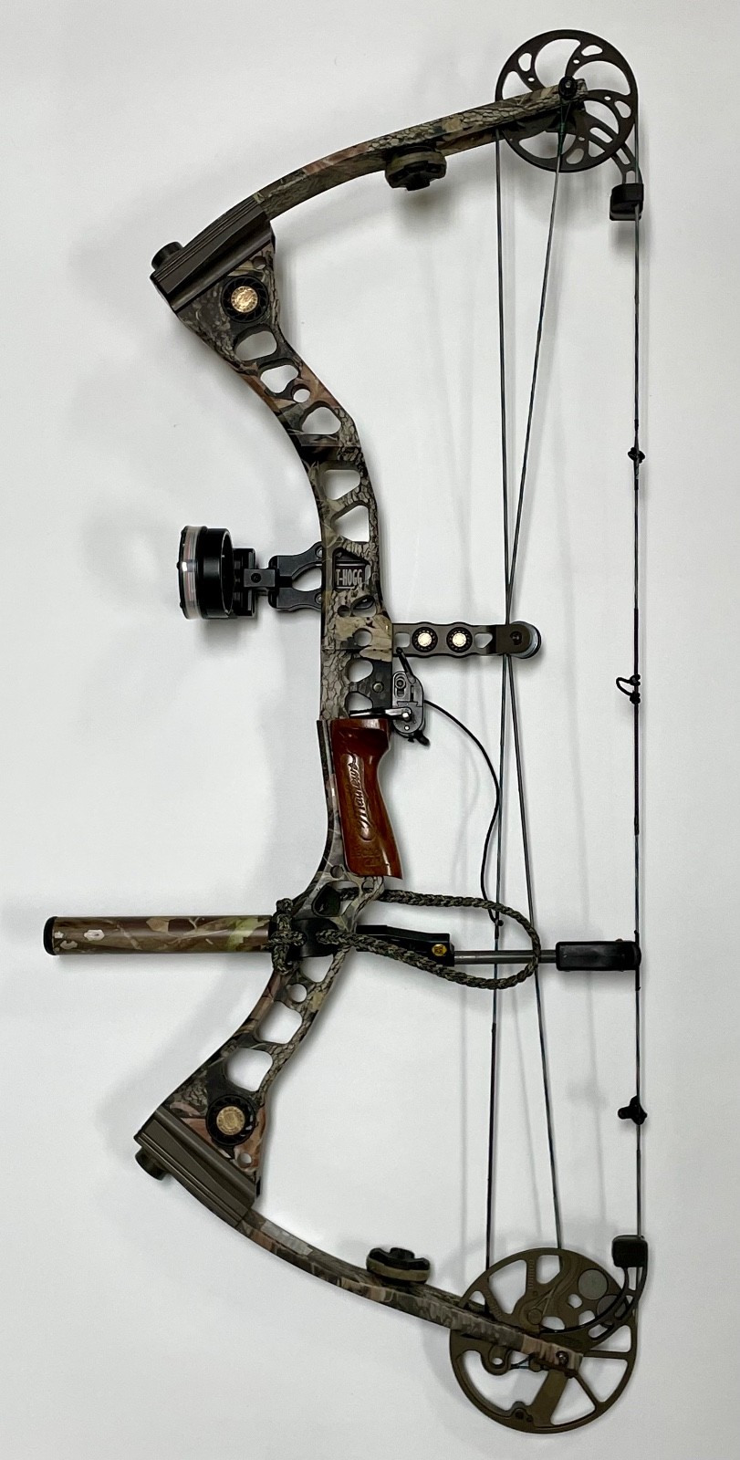 Matthews Switchback RH Compound Bow w/ Spot Hogg Sight - 70#, 35.5" Cable Length