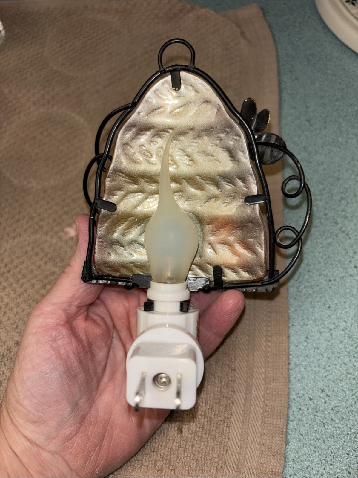 Beehive Night Light With Soft Amber Glow. Works!! Good Condition.