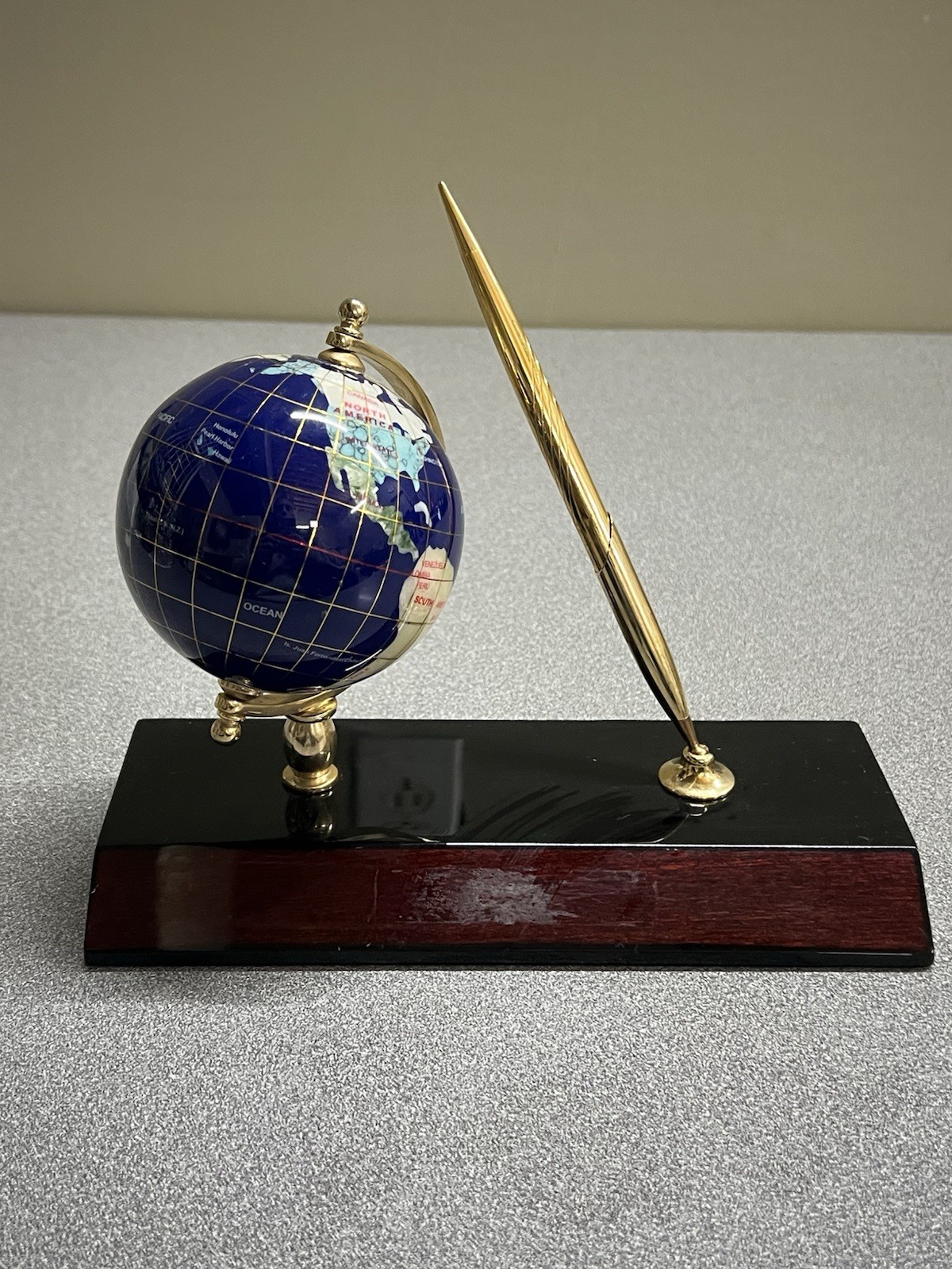 WORLD GLOBE DESK PEN HOLDER  (GLOBE IS CLOISSONE)