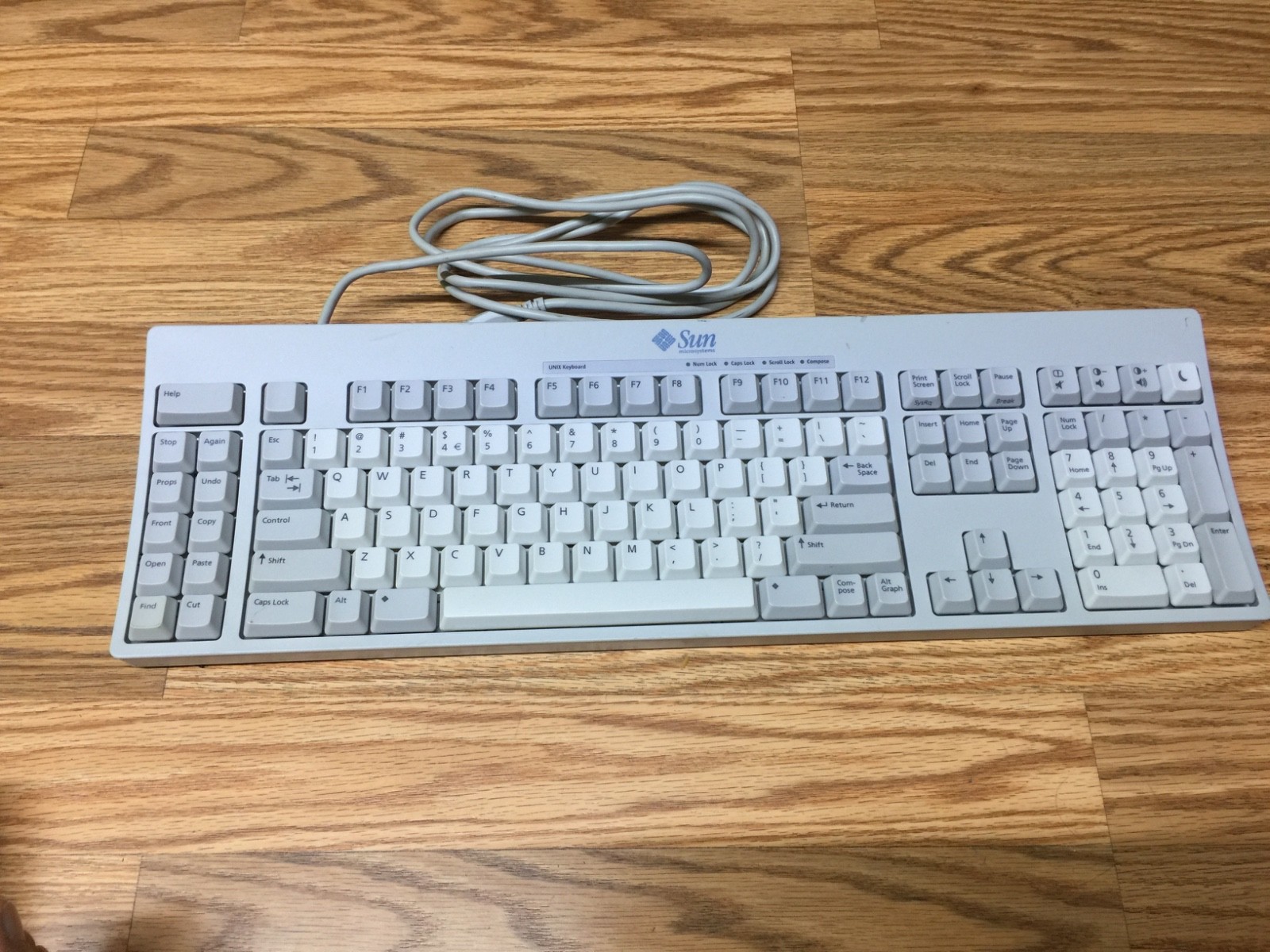 SUN 320-1367,  UNIX KeyBoard  Type7 USB. ** No-YELLOW- Color *, Test-PASS, W:30d