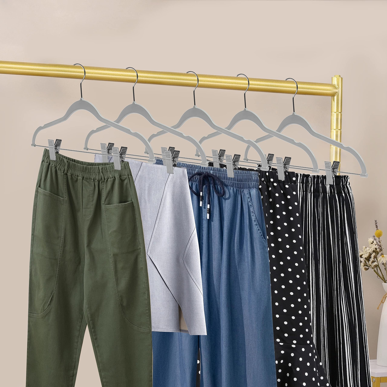 Quality Plastic 20pack Non Velvet Nonflocked Thin Compact Coat Hangers With Meta