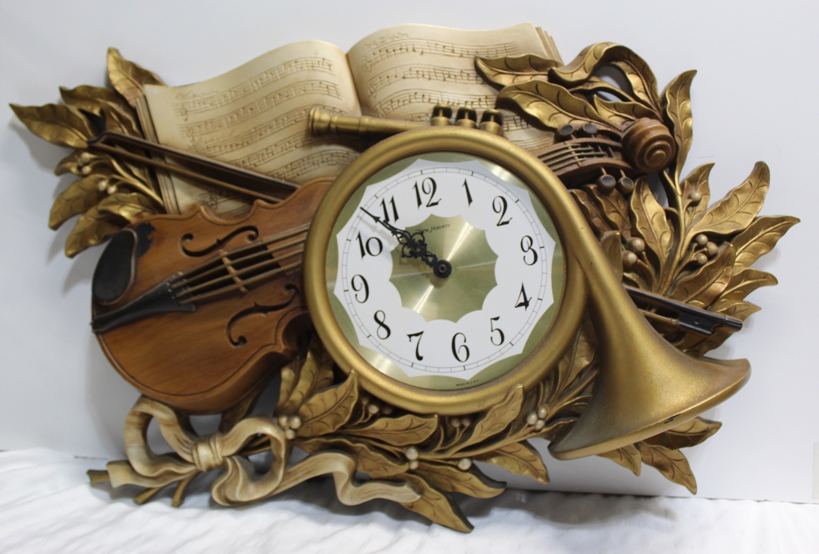 1975 Burwood Products Violin & Bugle Music New Haven Unique Gold Clock Vintage