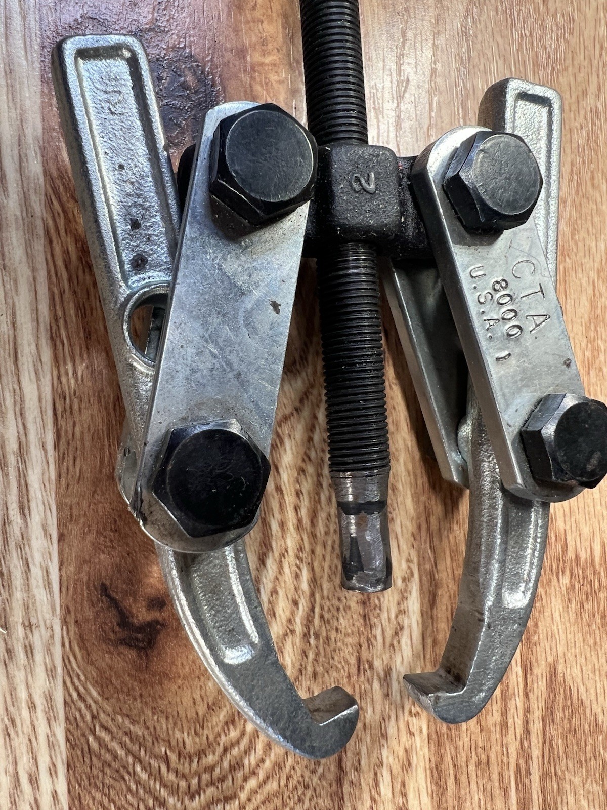 CTA 8000 2- JAW Reversible Adjustable Gear Puller 4” Super Clean