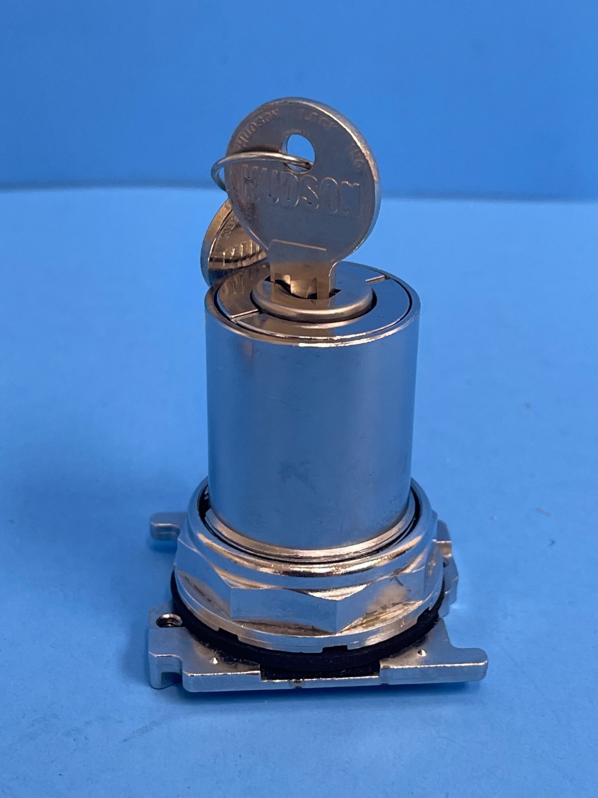 Cutler Hammer 10250T15112 30mm 2-Position Maintained Keylock Selector Switch