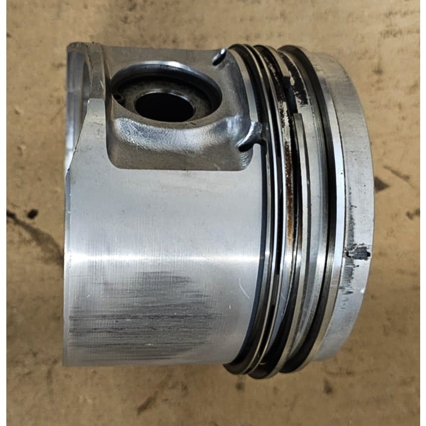 Deutz TD2009 Used piston w/rings 04115482 (357)