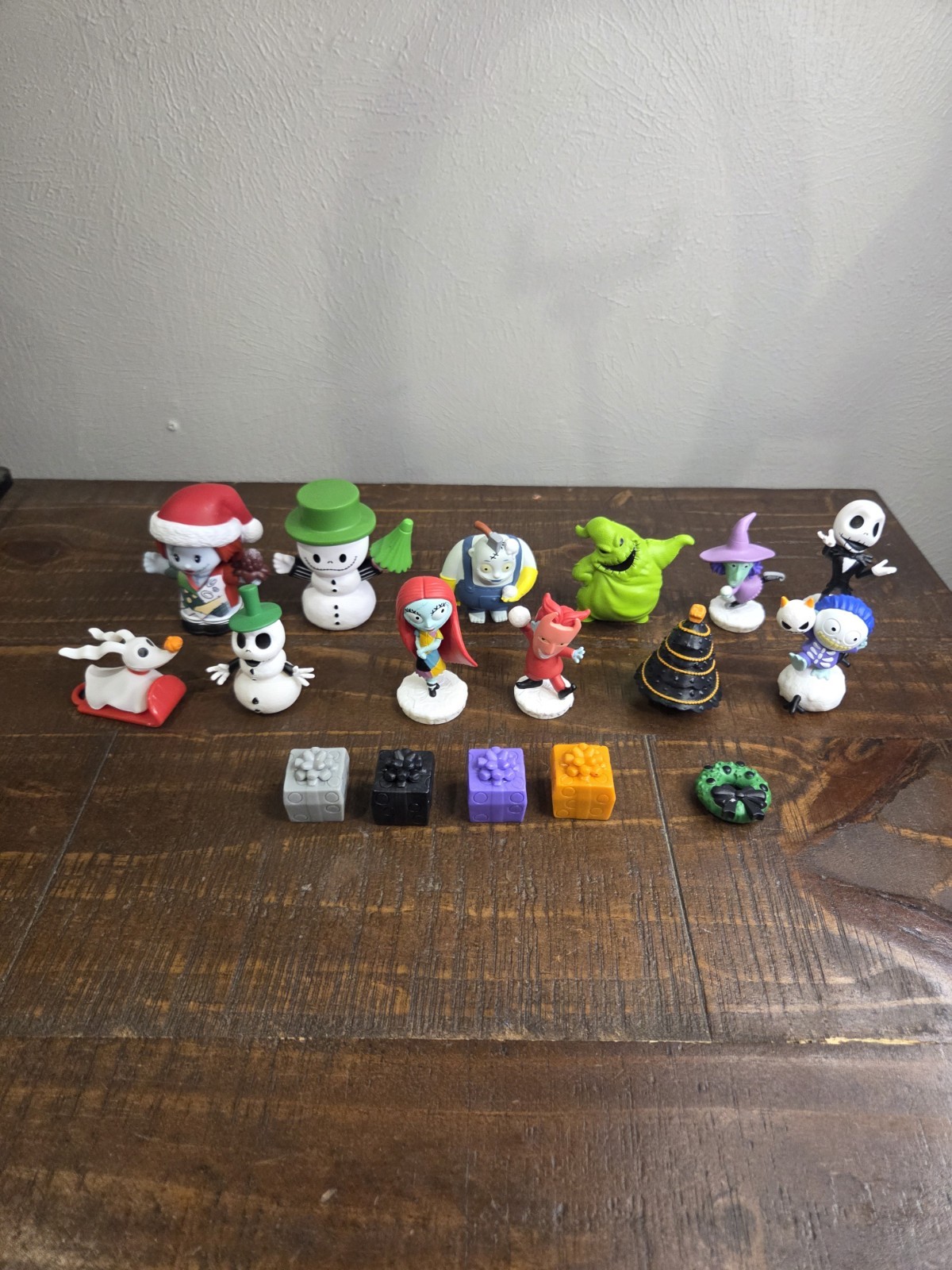 Disney Fisherprice Nightmare Before Christmas 2 Little People And Figurines Set