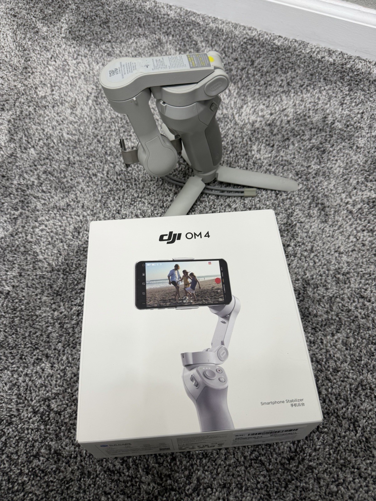 DJI OM 4 SE, 3-Axis Smartphone Gimbal Stabilizer w/ Tripod, Magnetic Design