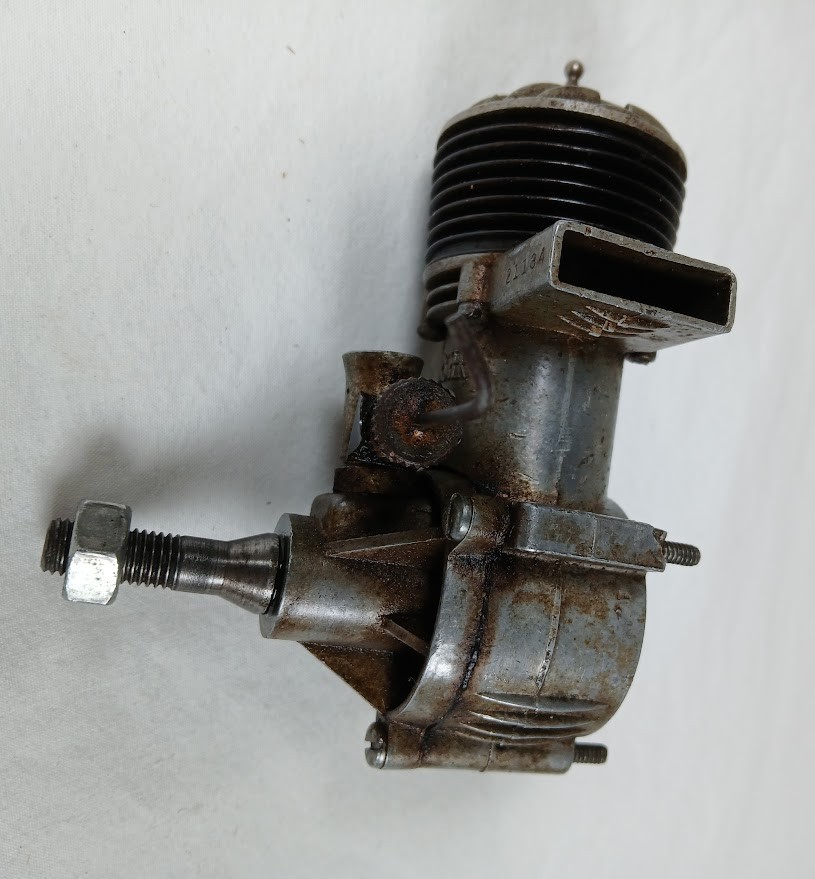 VINTAGE FORSTER 29 GLOW MODEL AIRPLANE ENGINE BROKEN REAR MOUNTS MISSING PARTS