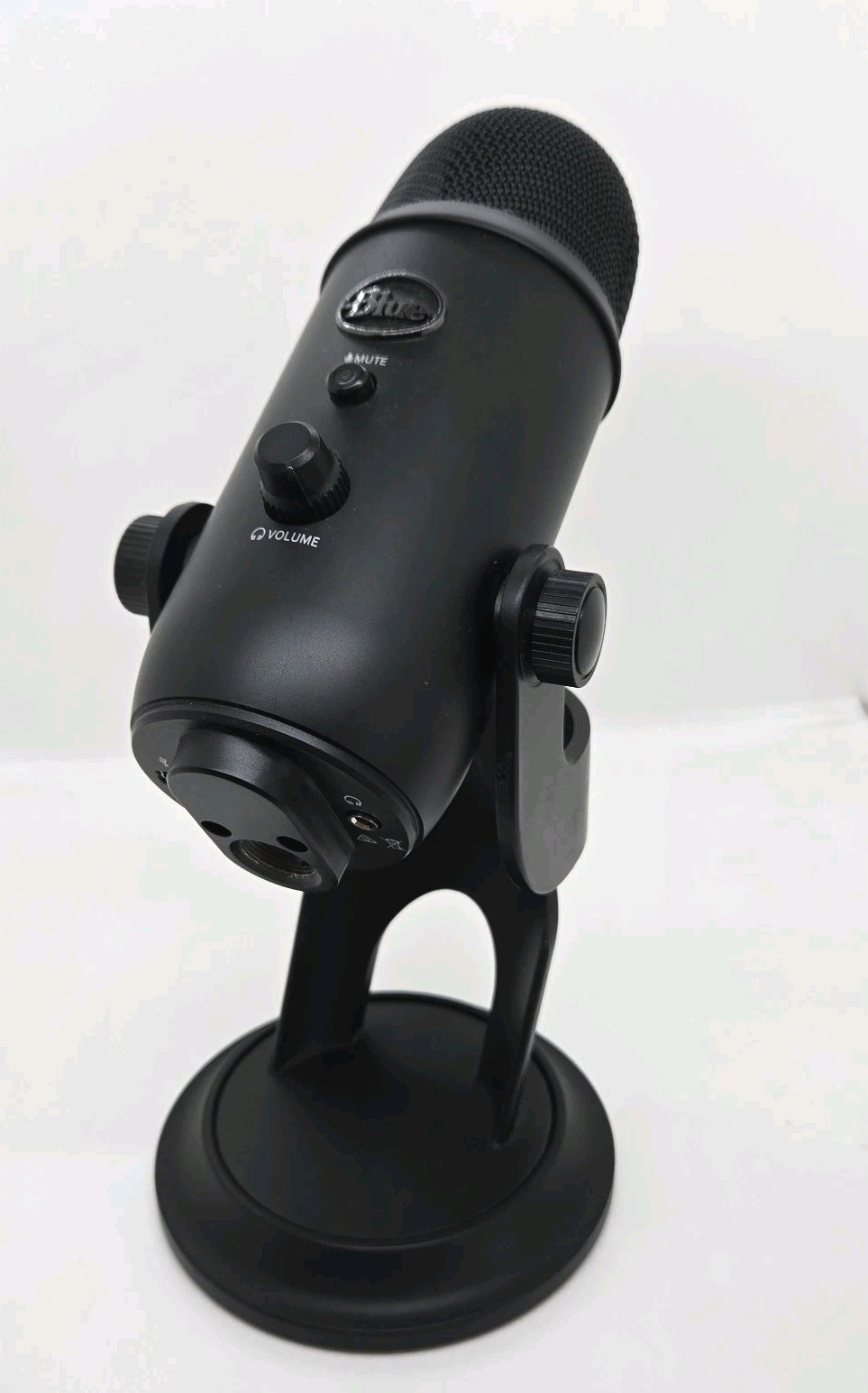 Blue Yeti USB Condenser Microphone Black Multiple Polar Patterns Mute Switch