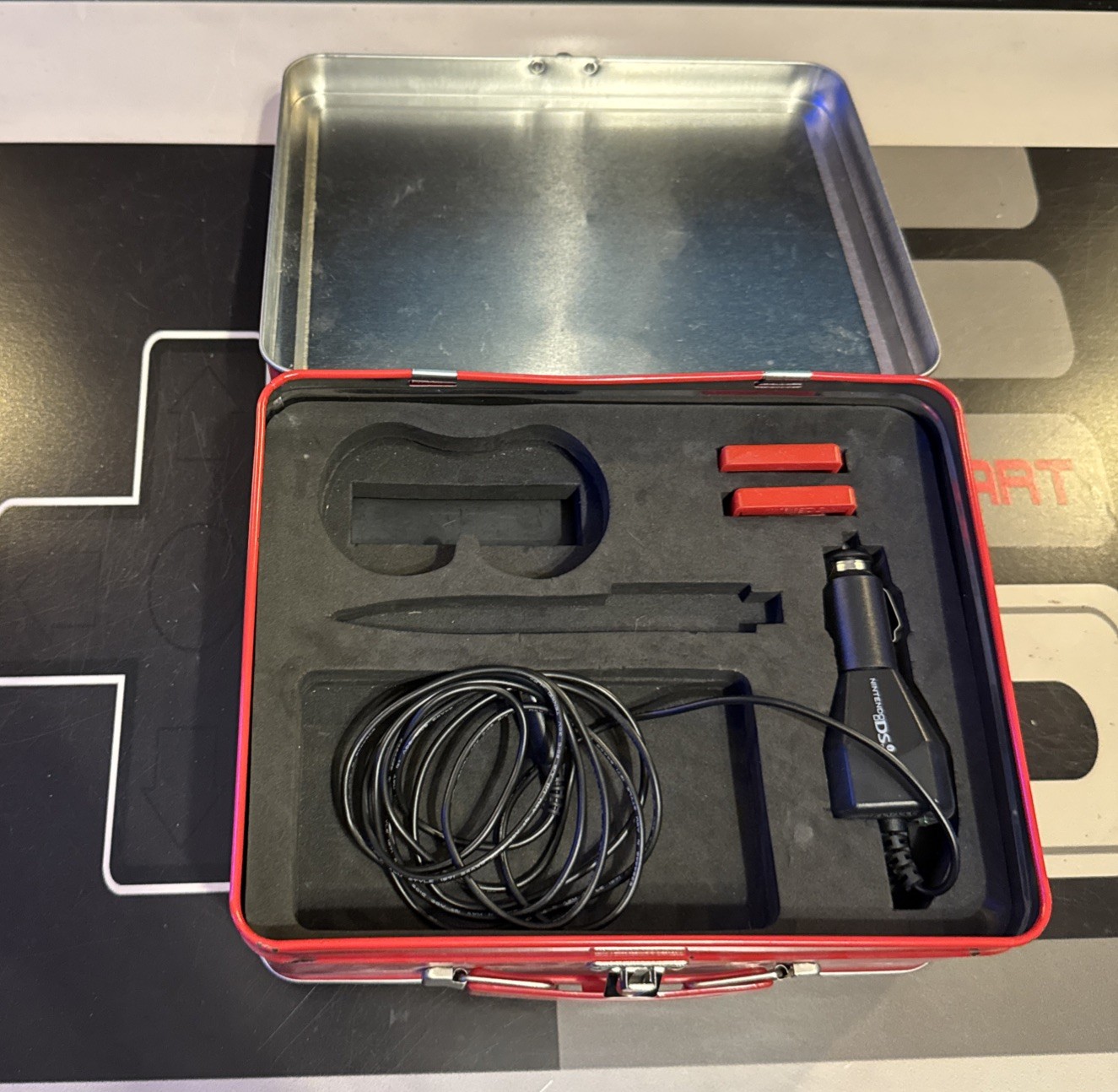 Super Mario Bros Nintendo DS Ultimate Starter Kit lunchbox only plus extras