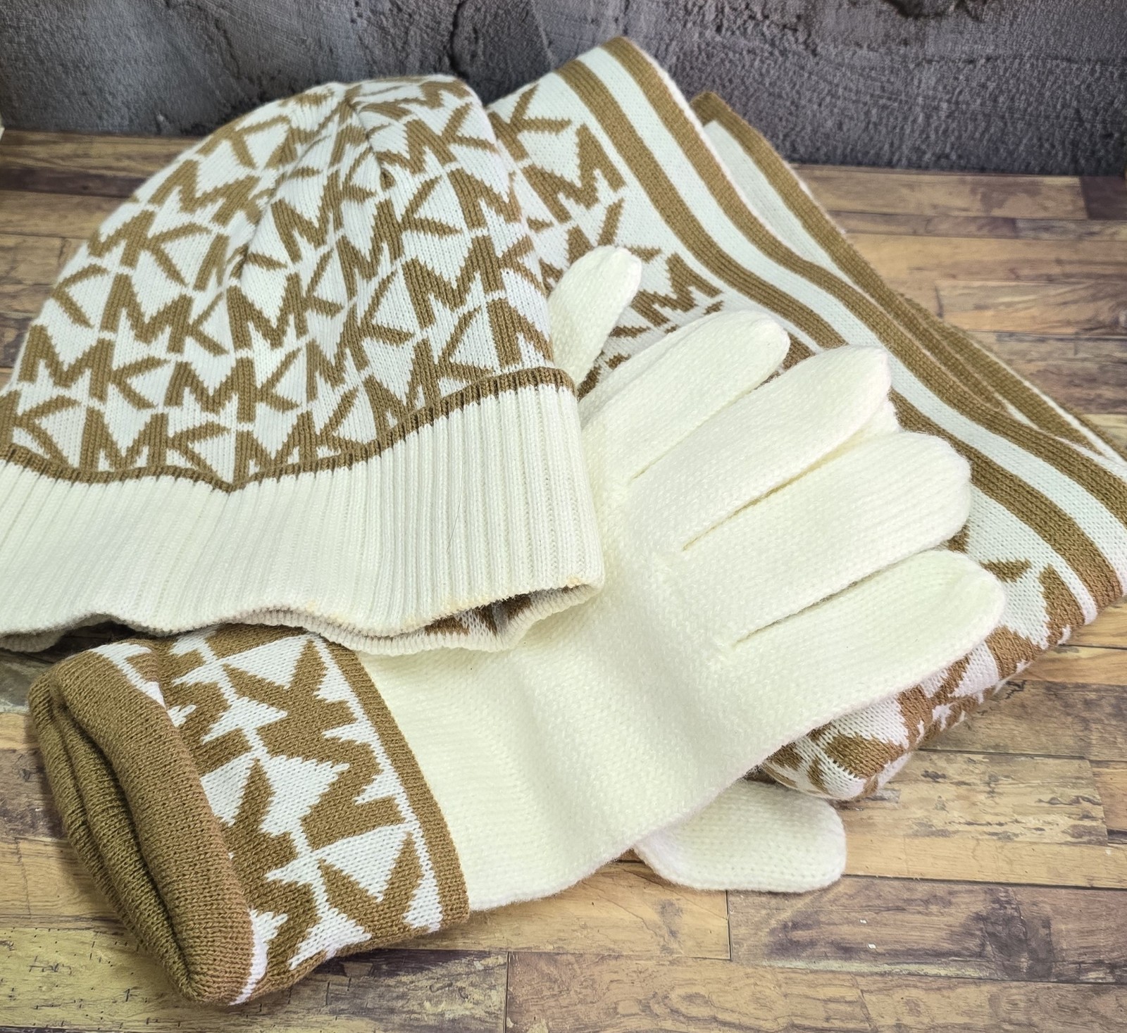 Michael Kors Women’s 3-Piece Winter Gift Set – Hat, Scarf & Gloves, Camel/Cream