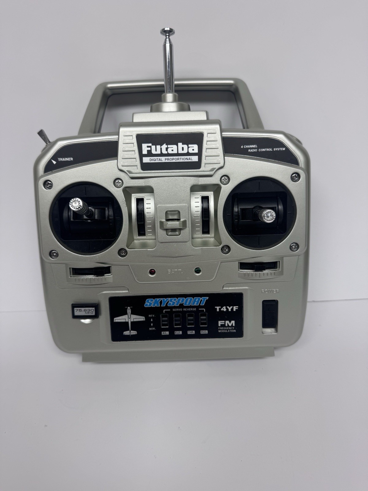 Futaba Skysport 6 6-Channel 72Mhz FM Airplane Transmitter - T6YG - Silver