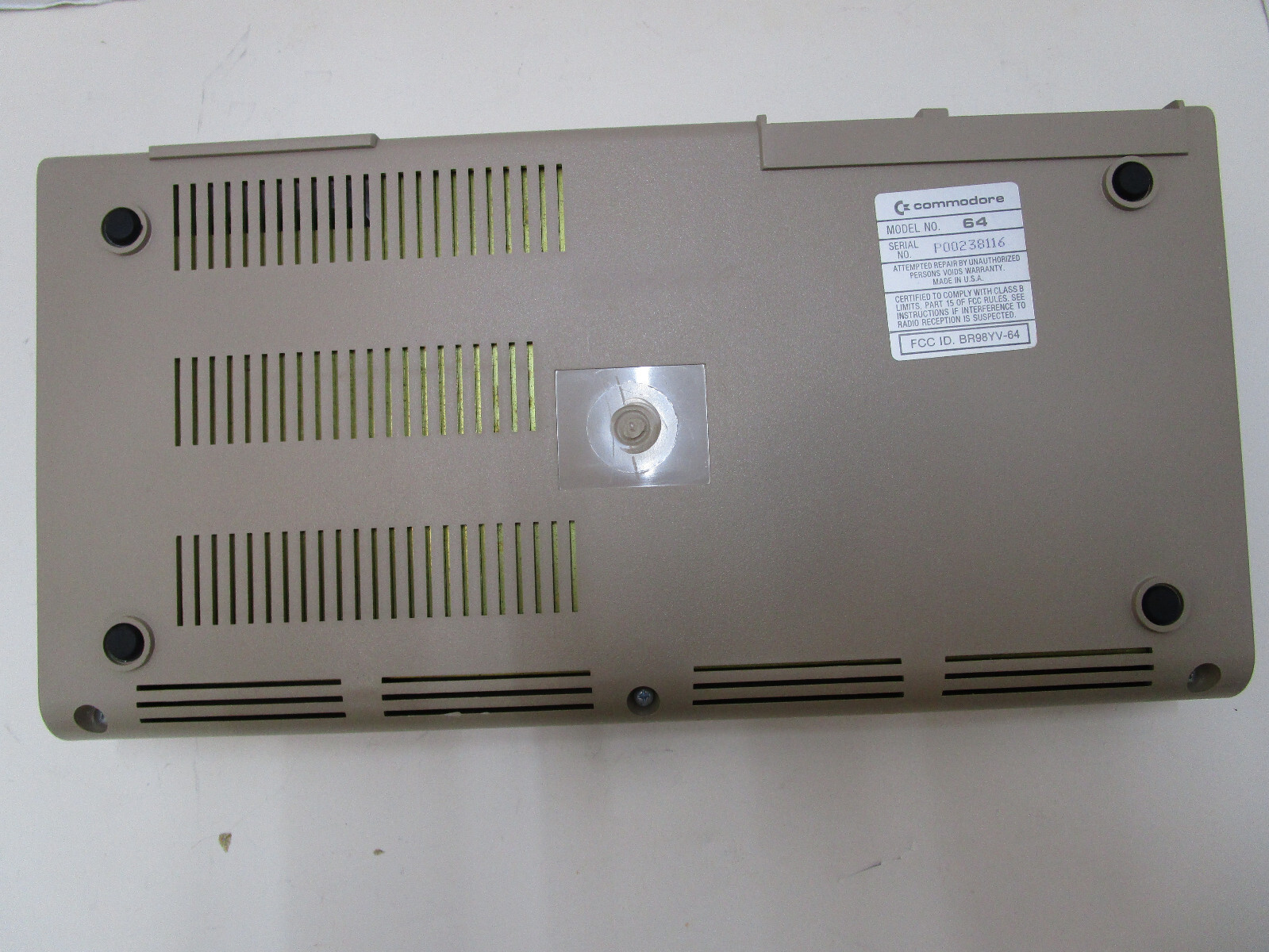 COMMODORE 64 COMPUTER 326298 HEATSINKS CERAMIC TESTED AND WORKING LOT #70