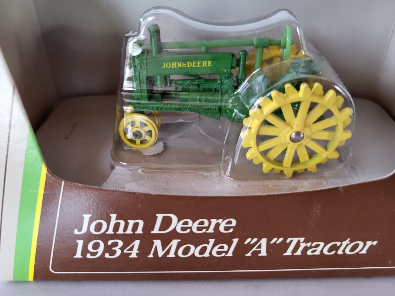 John Deere 1934 Model A Tractor 1:43 Scale